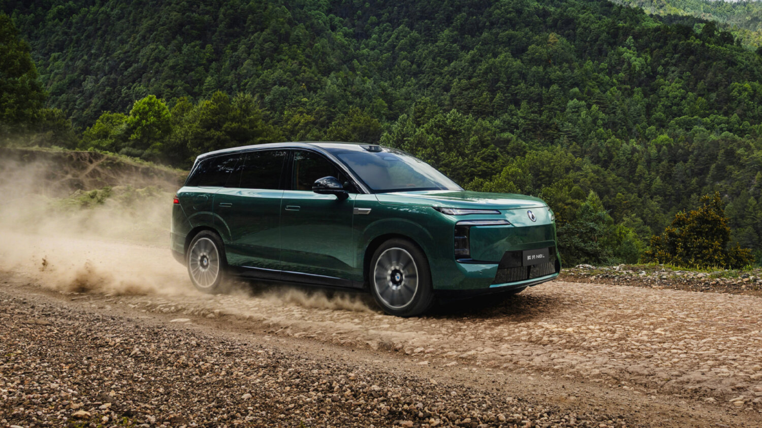 BYD Denza N8L debiutuje 23 czerwca: hybrydowy SUV z baterią 75,26 kWh i zasięgiem 420 km w cenie od 350 tys. juanów