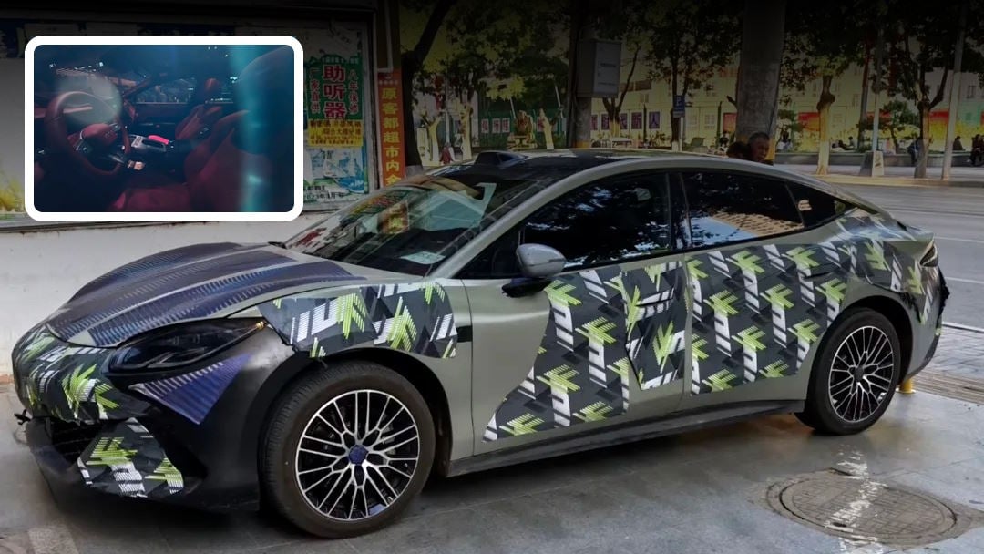 BYD Fang Cheng Bao Formula S – wnętrze ujawnione na zdjęciach szpiegowskich. Premiera sedana liftback w III kwartale 2026