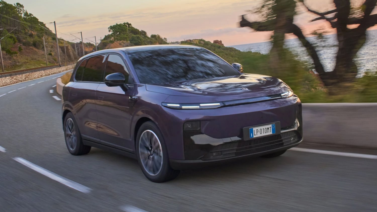 Leapmotor B10 wjeżdża do Ameryki Północnej: cena od 131 580 zł, 990 km zasięgu i 215 KM w Meksyku