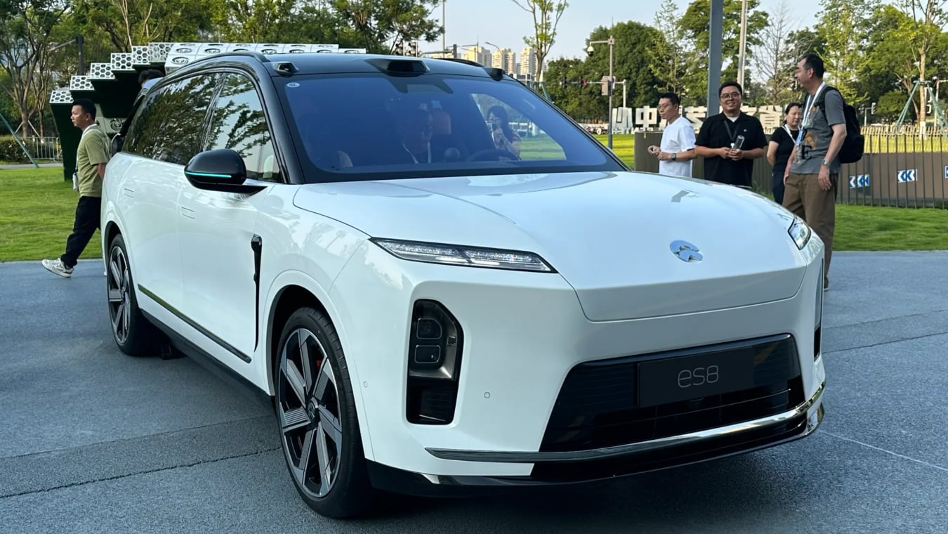 Nio ES8 5-miejscowy: cena od 150 920 zł (BaaS), 697 KM i 0-100 km/h w 3,97 s