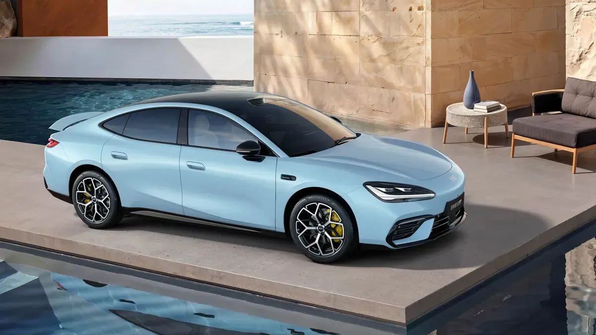 Geely Galaxy TT Ultra: przedsprzedaż od 115 390 zł. 570 KM, 3,8 s do 100 km/h i ładowanie 6C