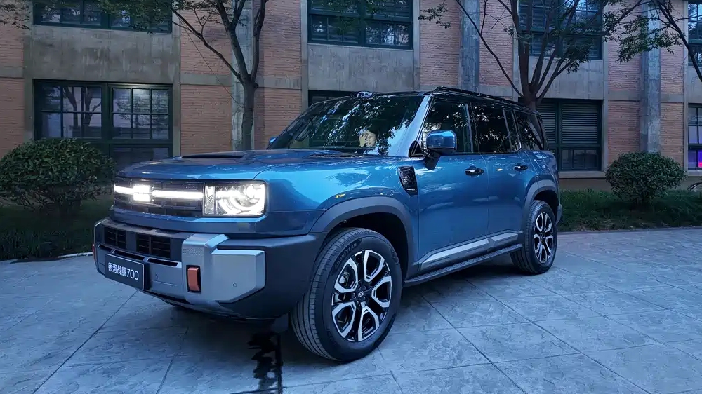 Geely Galaxy Cruiser 700: kanciasty SUV z mocą 1113 KM i zasięgiem terenowym