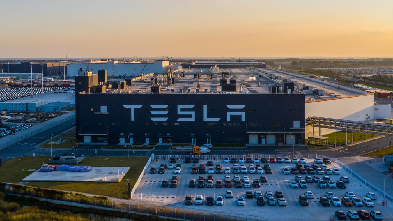 Tesla dementuje raport WSJ o rozdzieleniu działalności w Chinach, Musk nazywa go fałszywymi wiadomościami