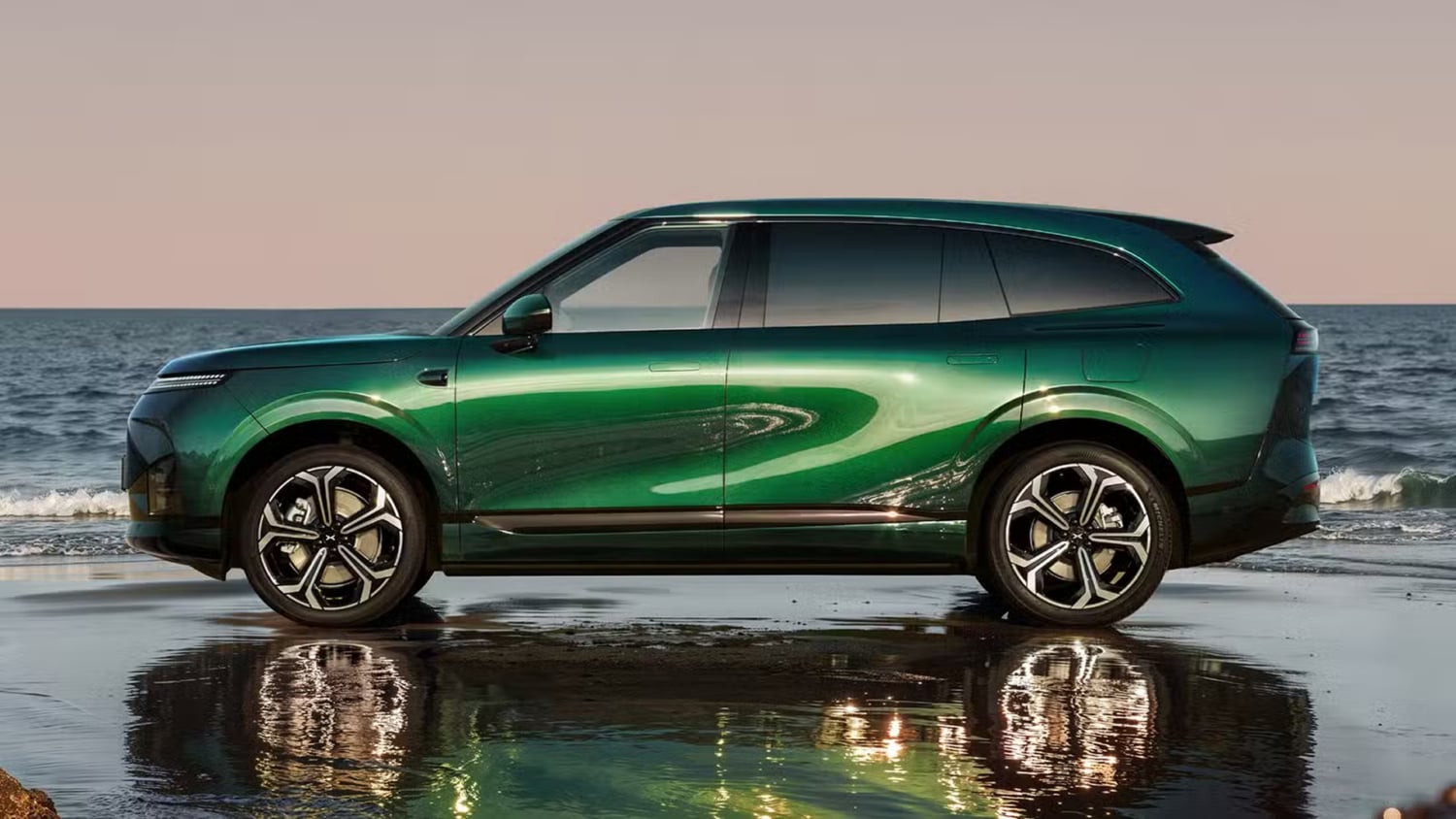 Xpeng G9L debiutuje w Chinach jako globalny SUV. Cena od 165 000 zł, doładowanie 450 km w 9 minut