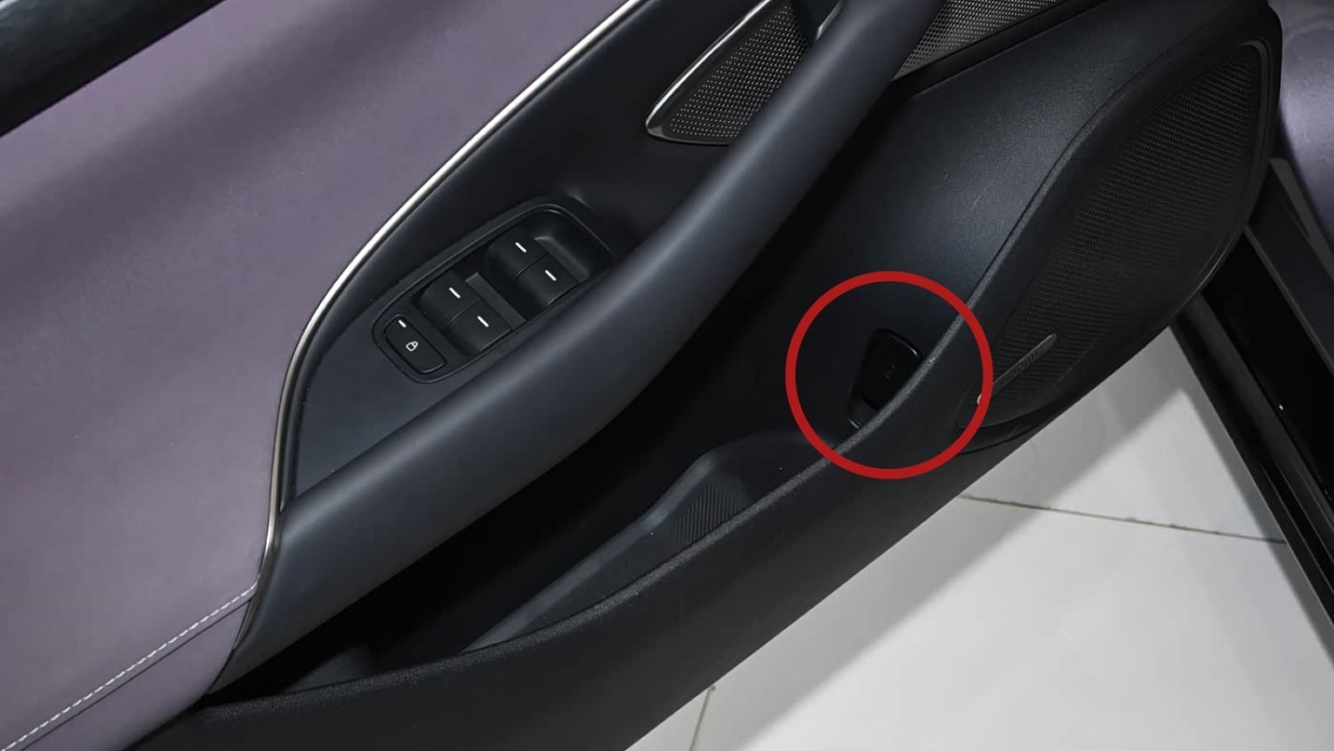 Masowe wycofanie aut w Chinach: Tesla, Geely i inni przez trudne do zauważenia klamki drzwi