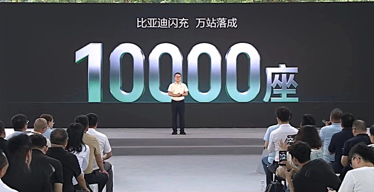 BYD: 10 000 stacji Flash Charging w 6 miesięcy, 1,83 mln użytkowników i 33% spoza marki