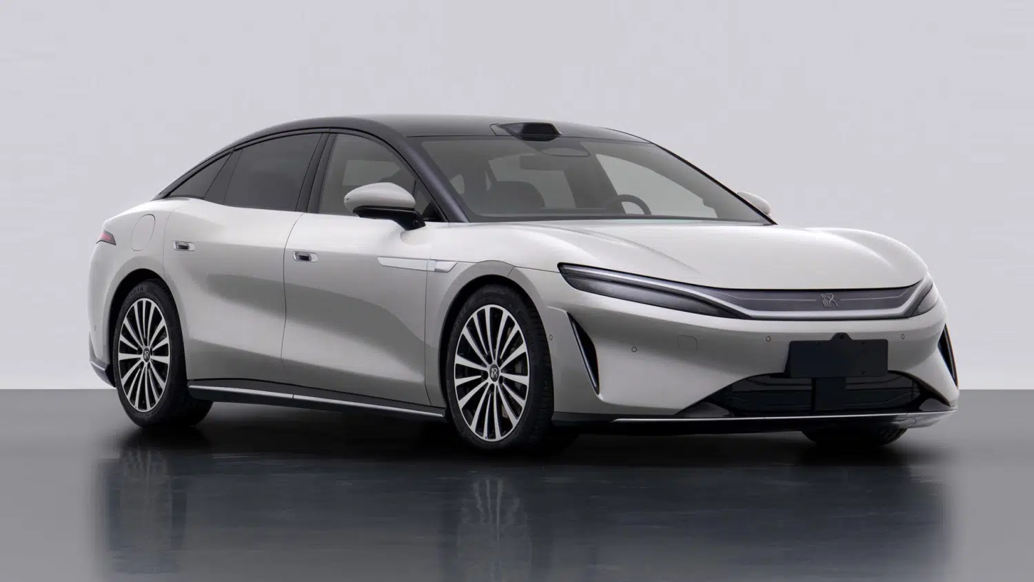 BYD Great Han: 764 KM i 1008 km zasięgu – flagowy sedan dłuższy od Klasy S