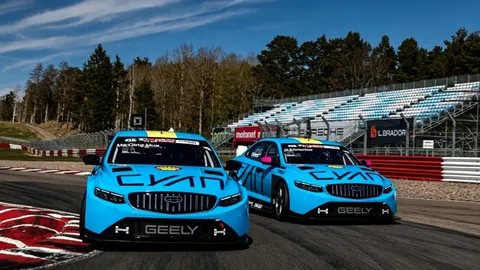 Geely Preface TCR zdominowało hiszpański debiut. Dublet 1-2 w Walencji i cena od 58 080 PLN