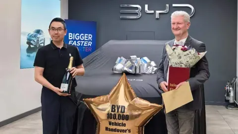 BYD zdobył 5% brytyjskiego rynku po dostarczeniu 100 000. auta. Ceny Atto 2 od 154 375 PLN