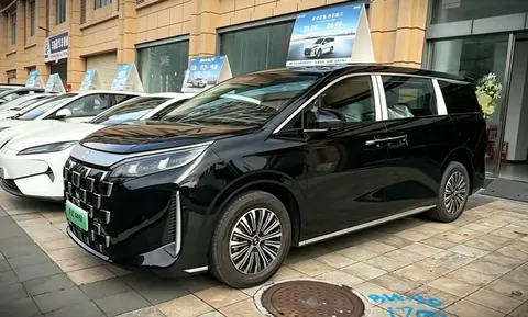 BYD Linghui M9 flagowy hybrydowy van już w salonach – cena wciąż tajemnicą
