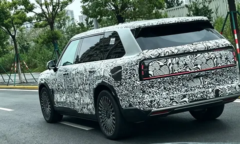 Zeekr 9X: 5,2-metrowy SUV z salonką 2+3 i hybrydą plug-in złapany na testach