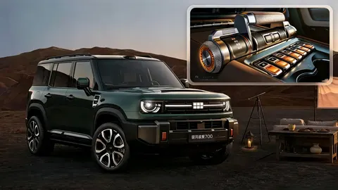Geely Galaxy Cruiser 700 – wnętrze pełne ekranów i fizycznych przełączników. Hybryda o mocy 1128 KM