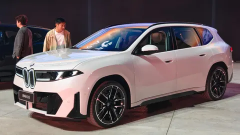 BMW iX3 LWB: 919 km zasięgu, 13,6 kWh/100 km i 800V – premiera nowego elektryka