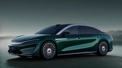 BYD Da Han oficjalnie: 1008 km zasięgu, 764 KM i flagowy sedan elektryczny