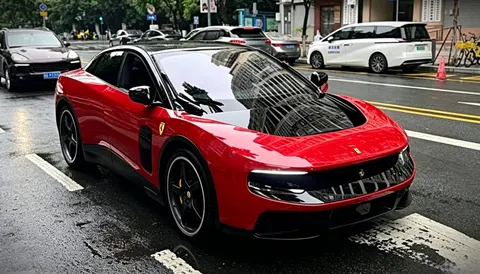 Ferrari Luce: chiński popyt przesuwa zamówienia na 2027, alokacja na 2026 wyczerpana