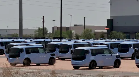 Mimo 102,5% ceł Waymo sprowadziło do USA ponad 3,2 tys. robotaksówek Zeekr Ojai