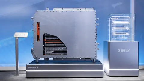 Geely wdroży baterie półprzewodnikowe w 2027 roku. Gęstość energii 500 Wh/kg zapewni zasięg jak w dieslu