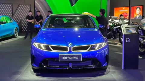 BMW i3 z wydłużonym rozstawem osi ponad 3 metry. Oficjalne zdjęcia wnętrza nowej generacji na Chiny