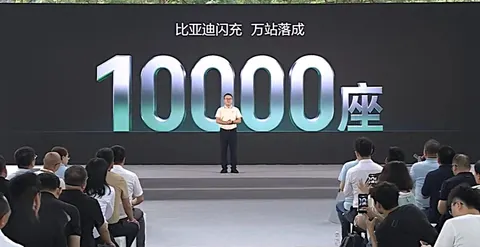 BYD: 10 000 stacji Flash Charging w 6 miesięcy, 1,83 mln użytkowników i 33% spoza marki