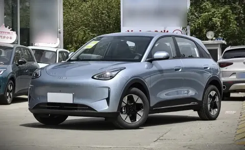 Chiński regulator wykrył nieprawidłowości w Geely EX2 i BYD Qin L. Chodzi o rozstaw osi i zużycie paliwa
