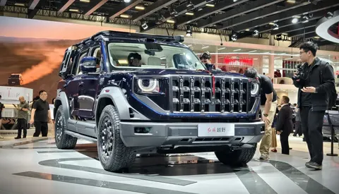 Hongqi G919 oficjalnie nazwany: cztery silniki, 620 kW i 1320 Nm w pierwszym terenowym SUV-ie marki