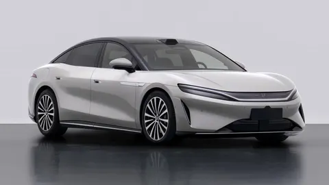 BYD Great Han: 764 KM i 1008 km zasięgu – flagowy sedan dłuższy od Klasy S
